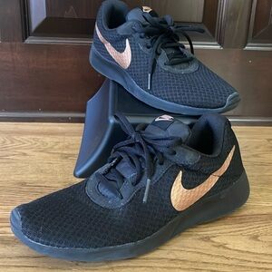 Nike Tanjun 'Black Bronze' US9 EU40.5
812655-005